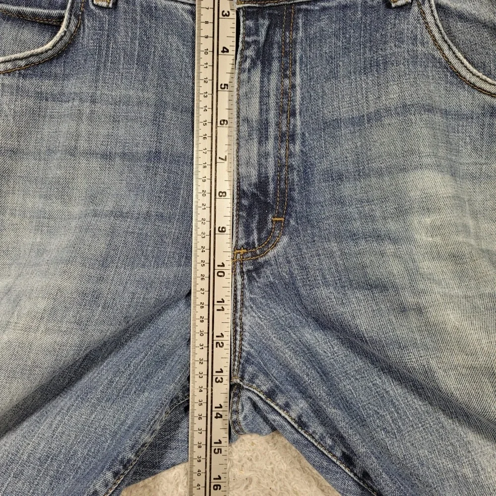 Lee workwear closure offer